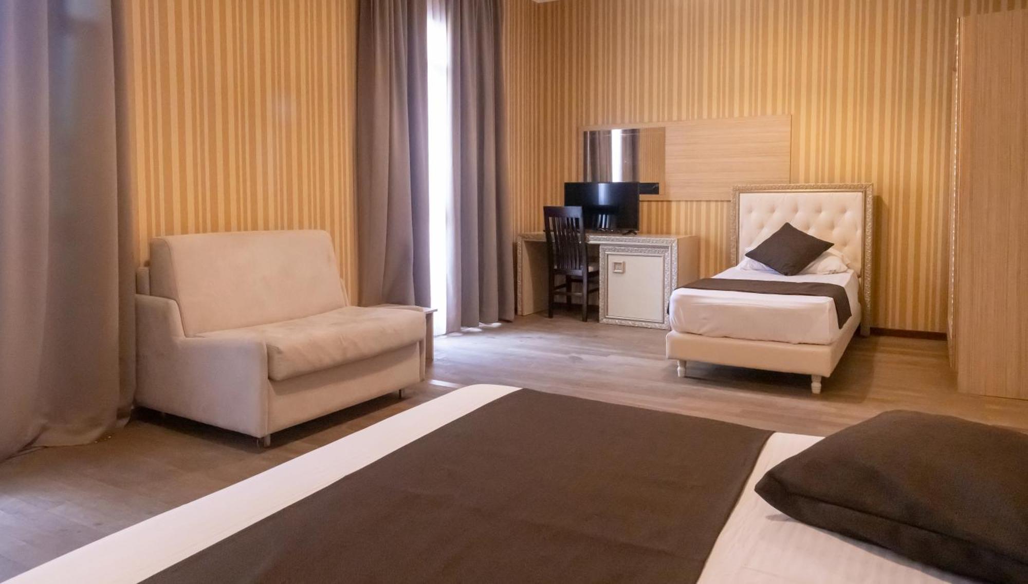 Amh Hotel Durrës Kültér fotó