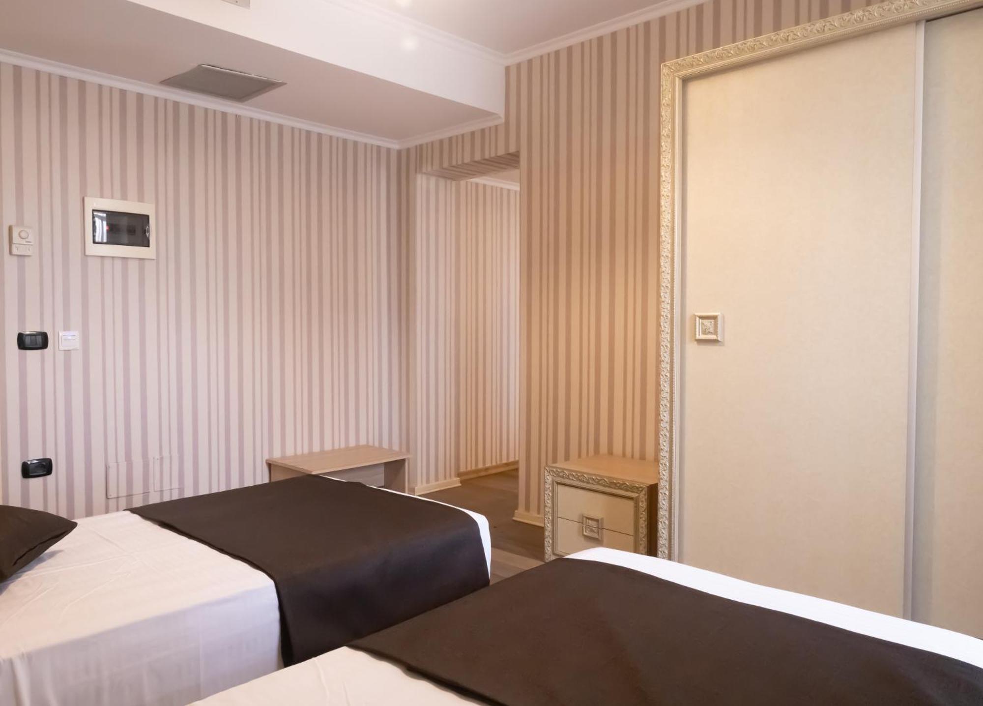 Amh Hotel Durrës Kültér fotó