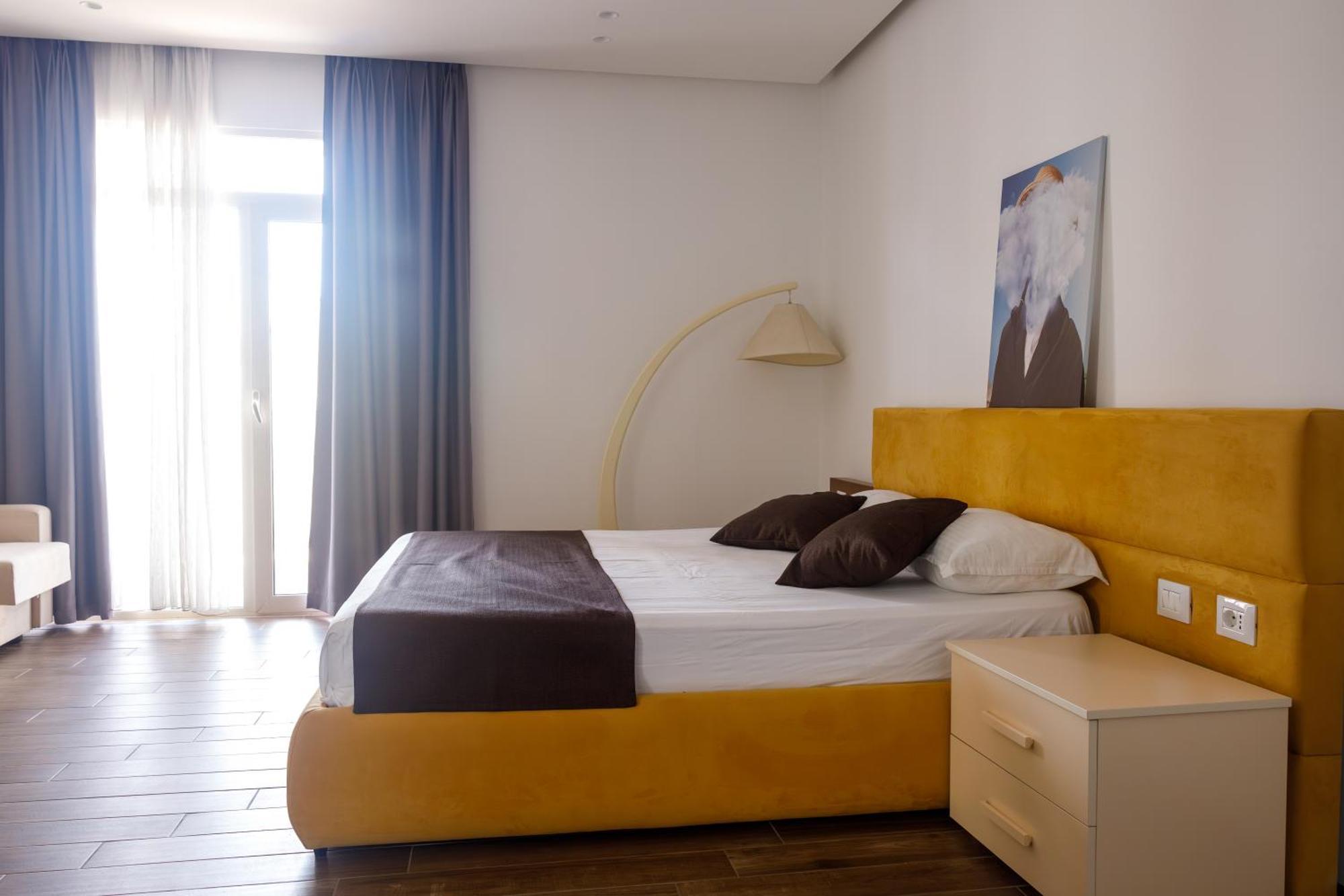Amh Hotel Durrës Kültér fotó