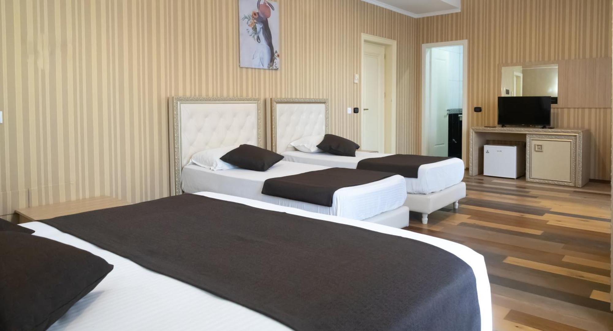 Amh Hotel Durrës Kültér fotó