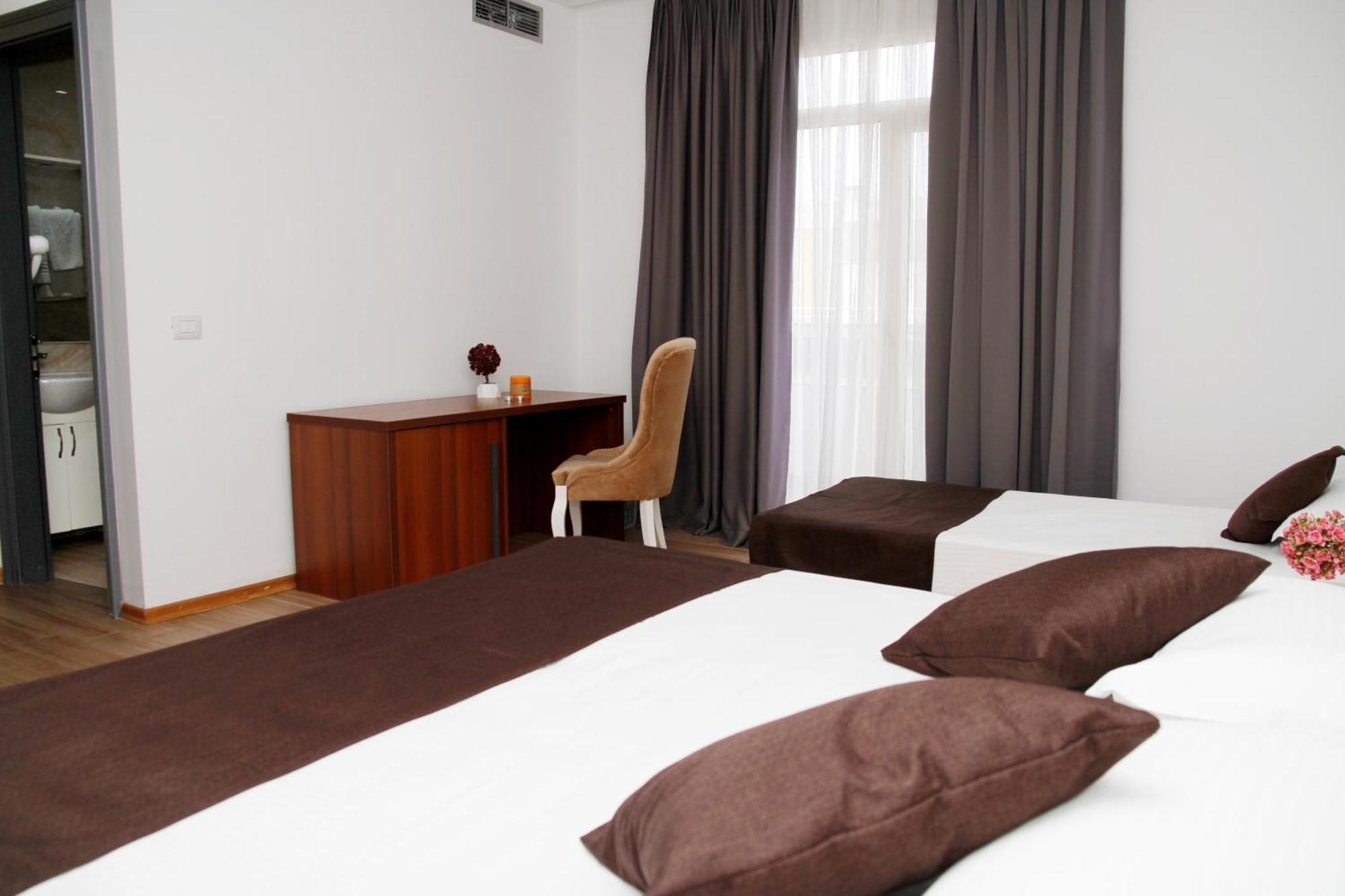 Amh Hotel Durrës Kültér fotó