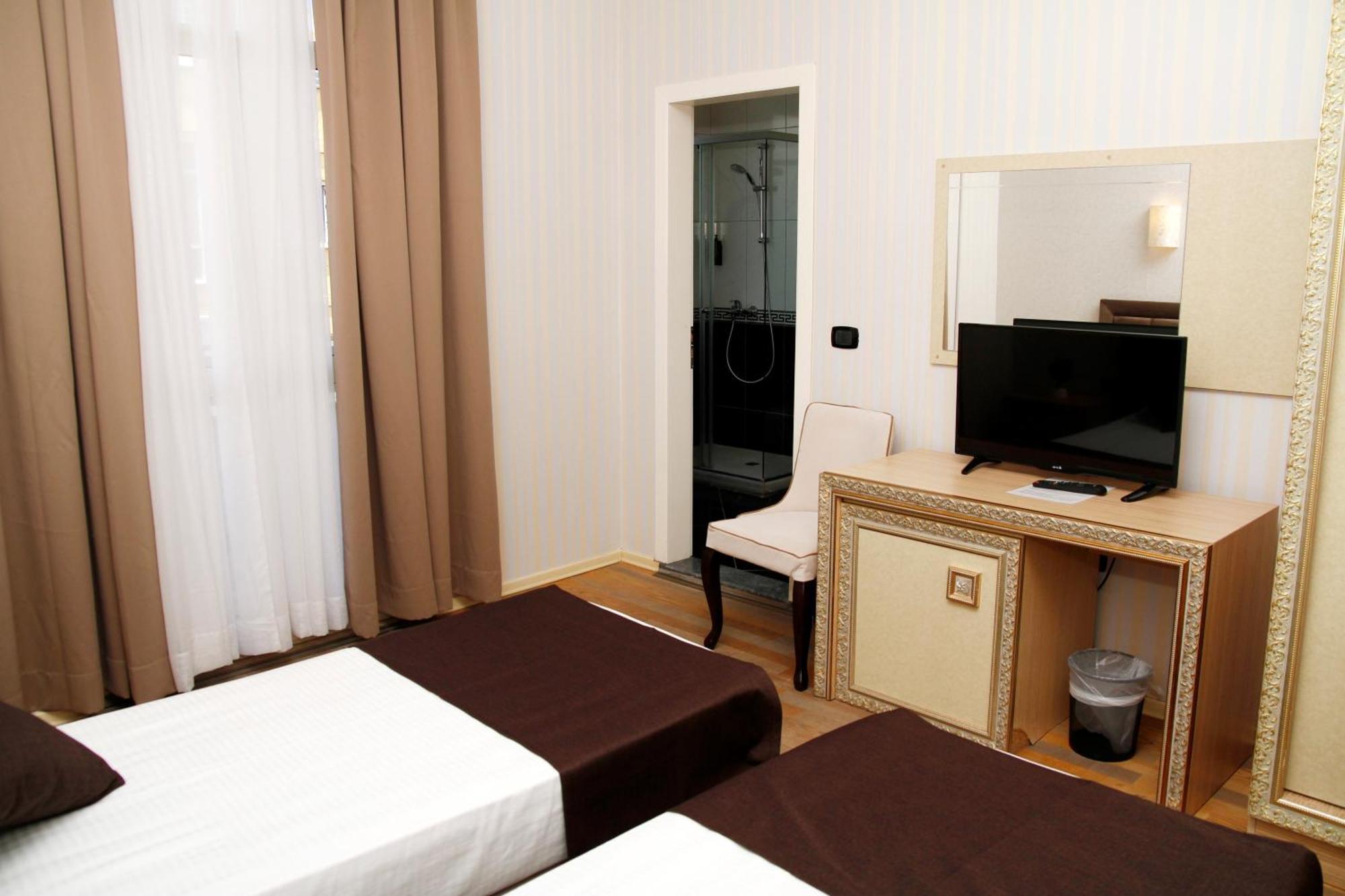 Amh Hotel Durrës Kültér fotó