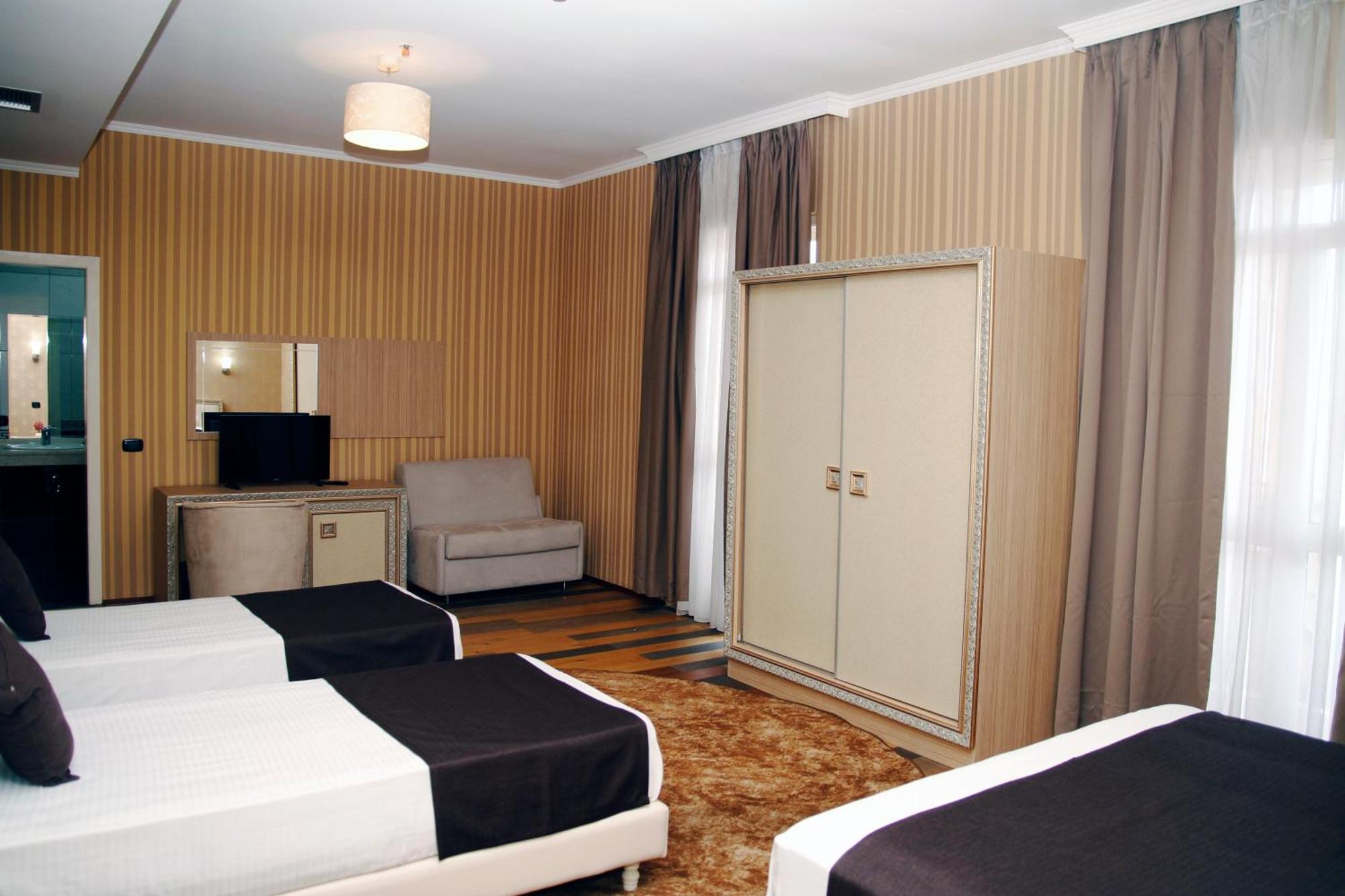 Amh Hotel Durrës Kültér fotó