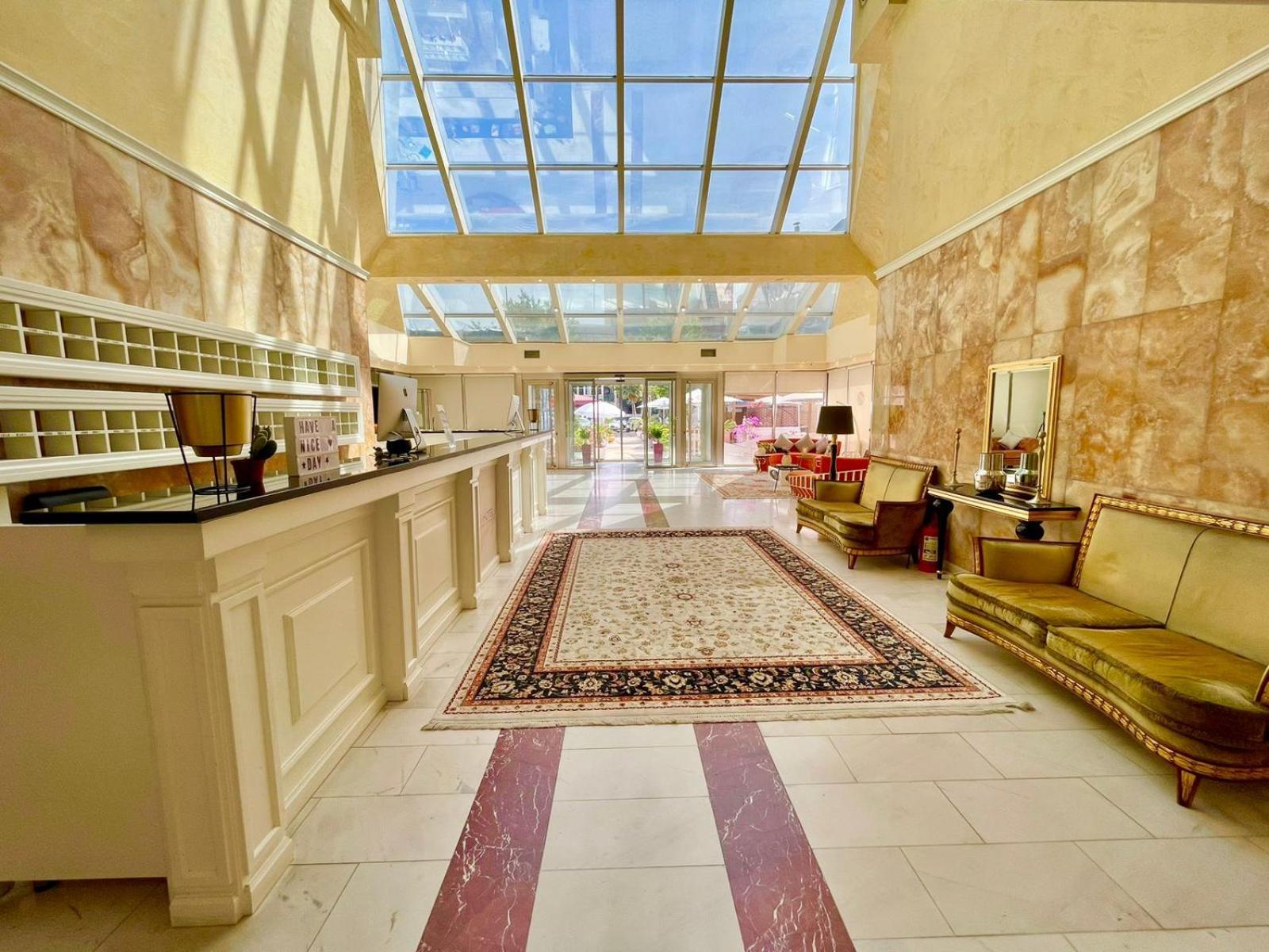 Amh Hotel Durrës Kültér fotó