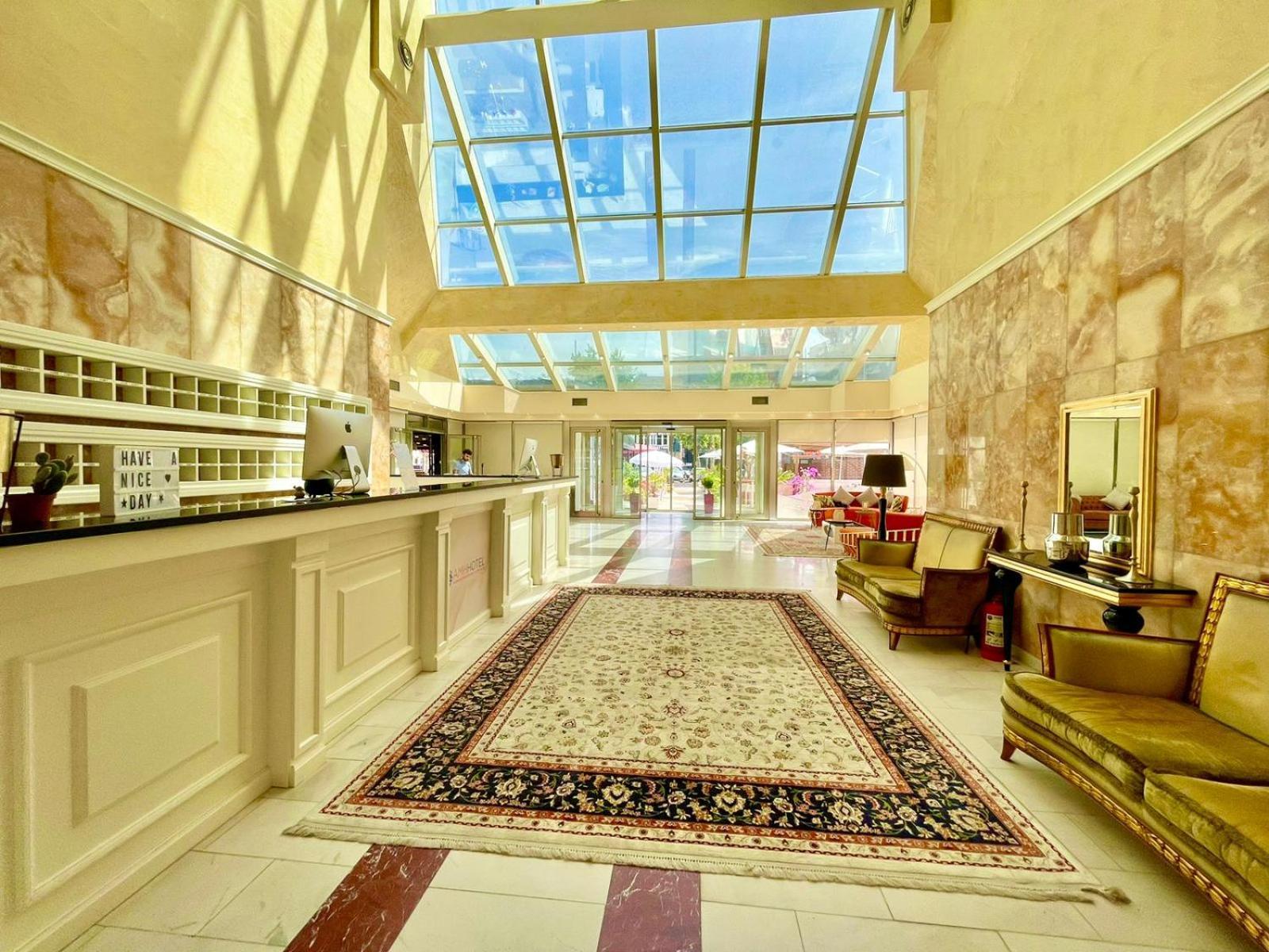 Amh Hotel Durrës Kültér fotó