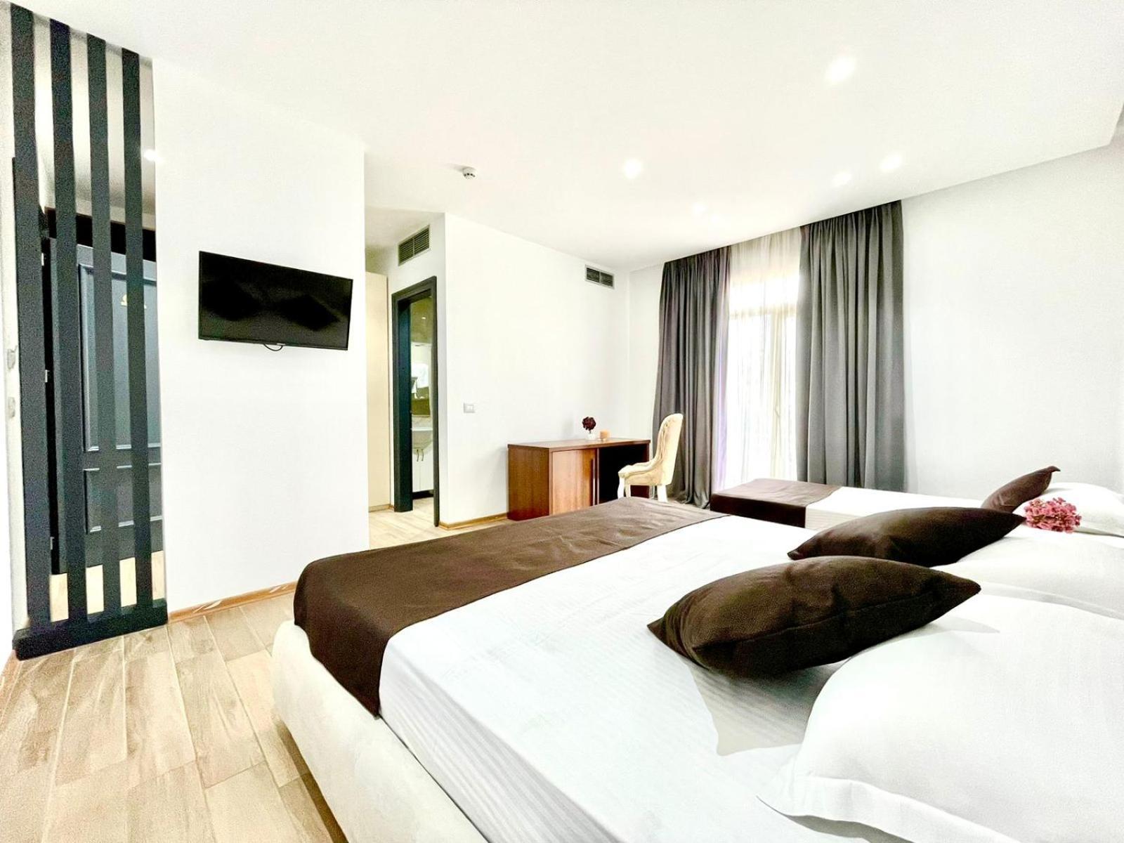 Amh Hotel Durrës Kültér fotó