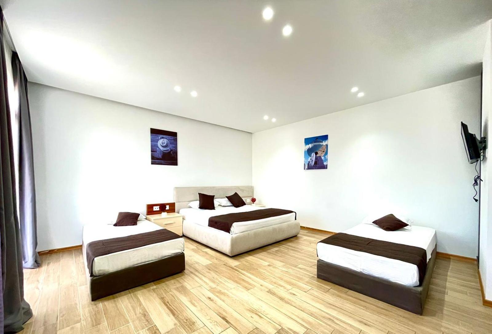 Amh Hotel Durrës Kültér fotó